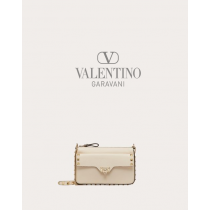Shop fake valentino yorkdale toronto Grainy Calfskin Pouch With Rockstud Chain for Woman in Light Ivory
